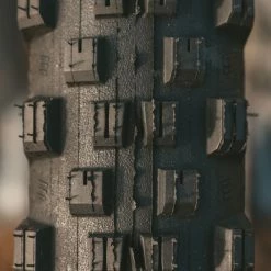 Goodyear Newton MTF Downhill Tubeless Complete Tyre -cykeldæk Eksport butik Goodyear Newton Downhill Tubeless Front MTB Tyre Black 2 5 Tyres Black GR 015 64 584 V005 R 5