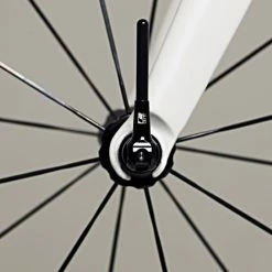 LifeLine Professional Quick Release Akselsæt (karbon/titanium) -cykeldæk Eksport butik LifeLine Carbon Titanium Quick Release Skewers in situ 1