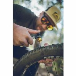 Lezyne Tubeless CO2 Blaster -cykeldæk Eksport butik prod191871 Black Gold NE 04